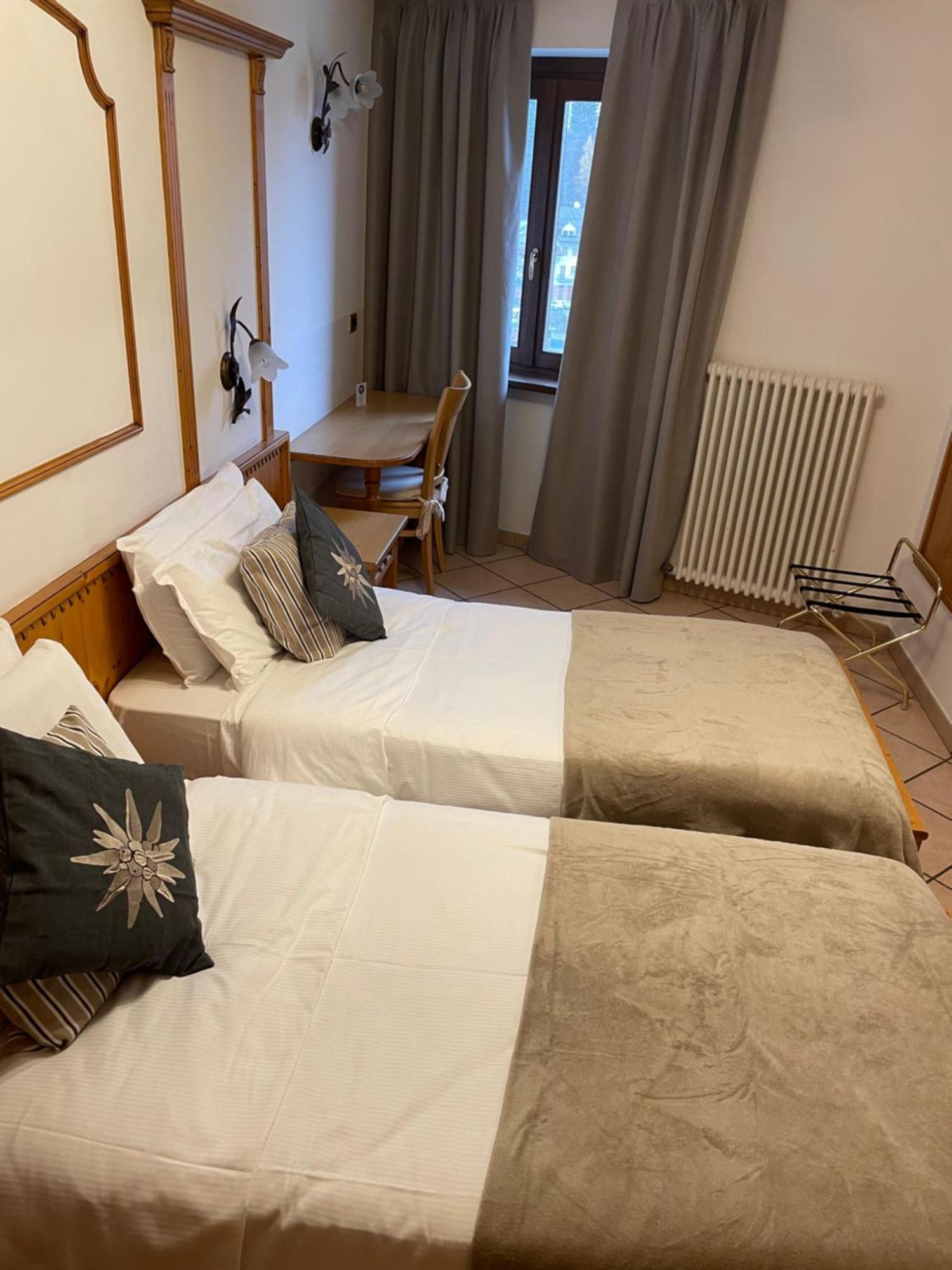 Hotel Valle Verde - Rent Ski & Bike 塔尔维西奥 外观 照片